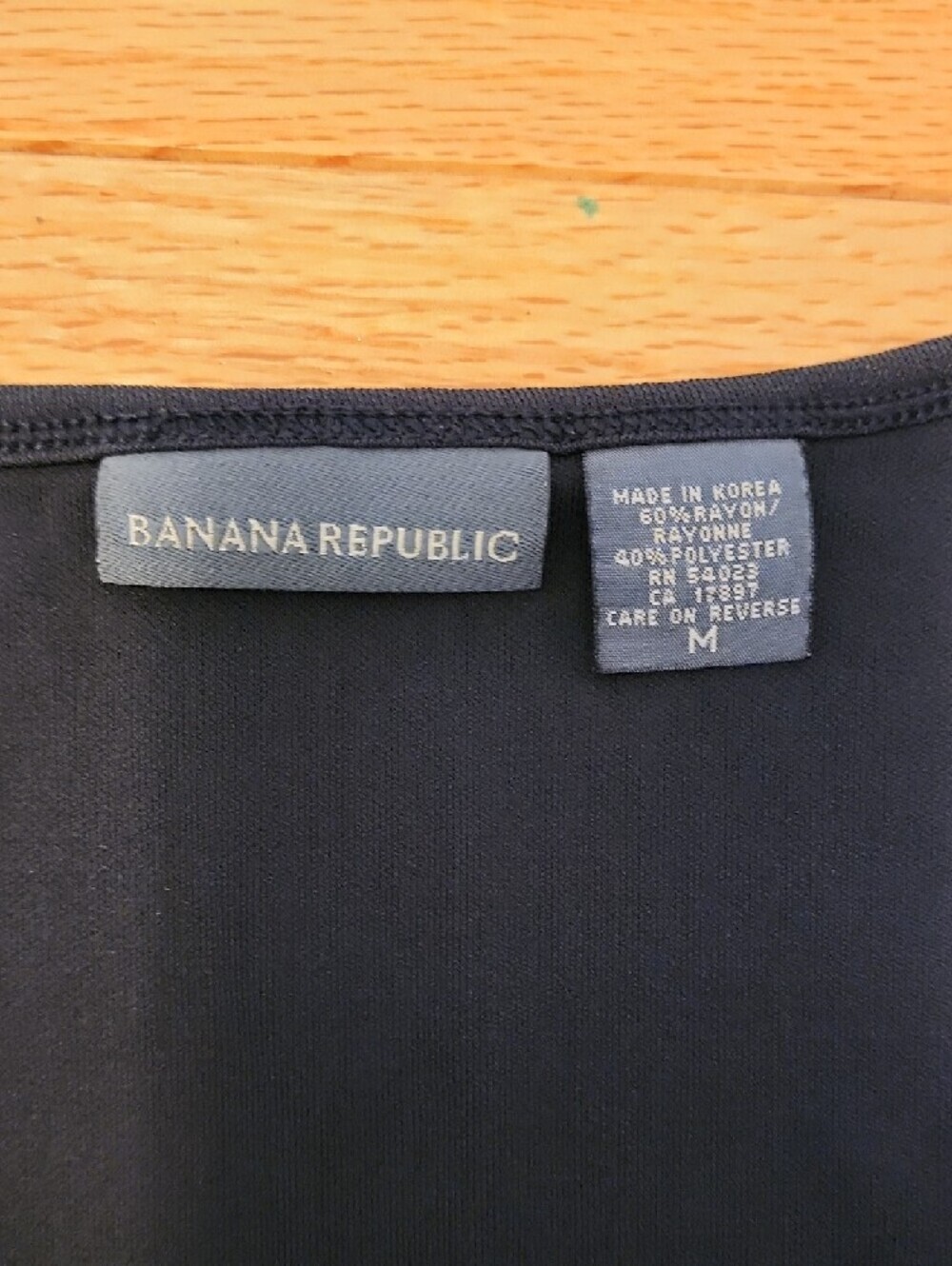 Banana Republic Black Scoop Neck Tank with Side Ruching - Picture 3 of 6
